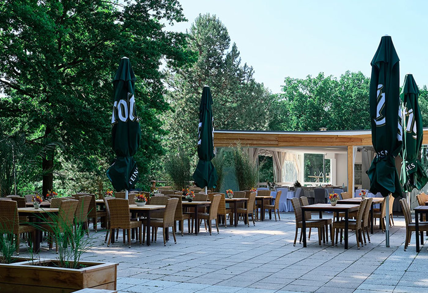 UFERZONE Moritzburg - UFERZONE Terrasse Firmenfeier Bestuhlung