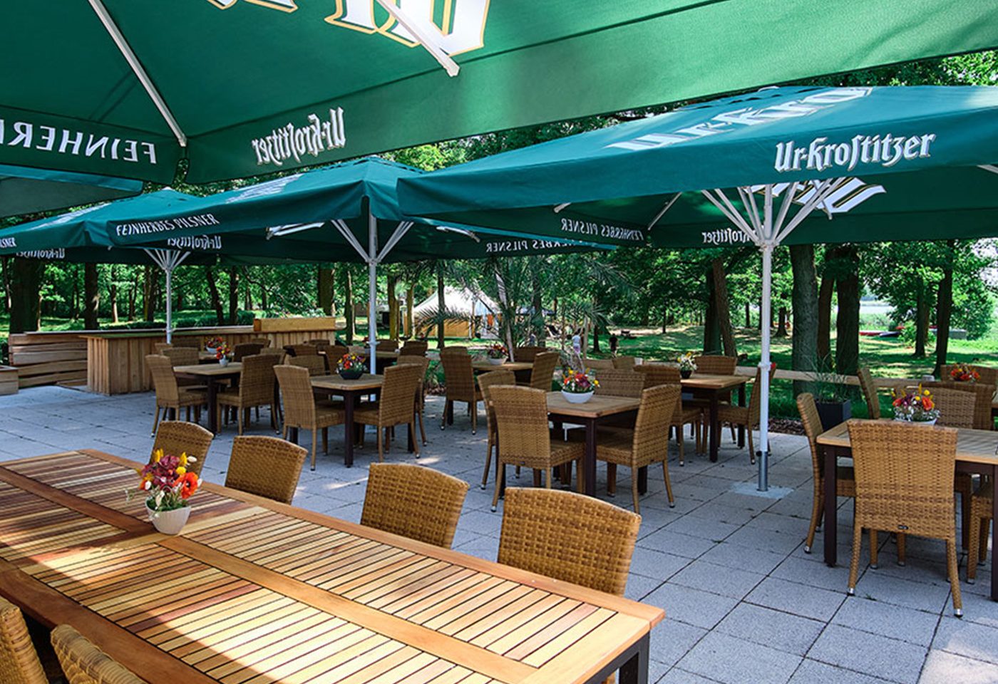 UFERZONE Moritzburg - UFERZONE Terrasse Firmenfeier Bestuhlung